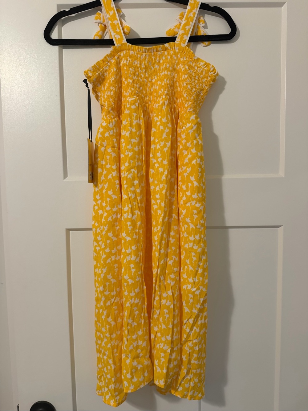 NWT DVF Girls Yellow Floral Smocked dress with Tie Straps - Picture 5 of 5